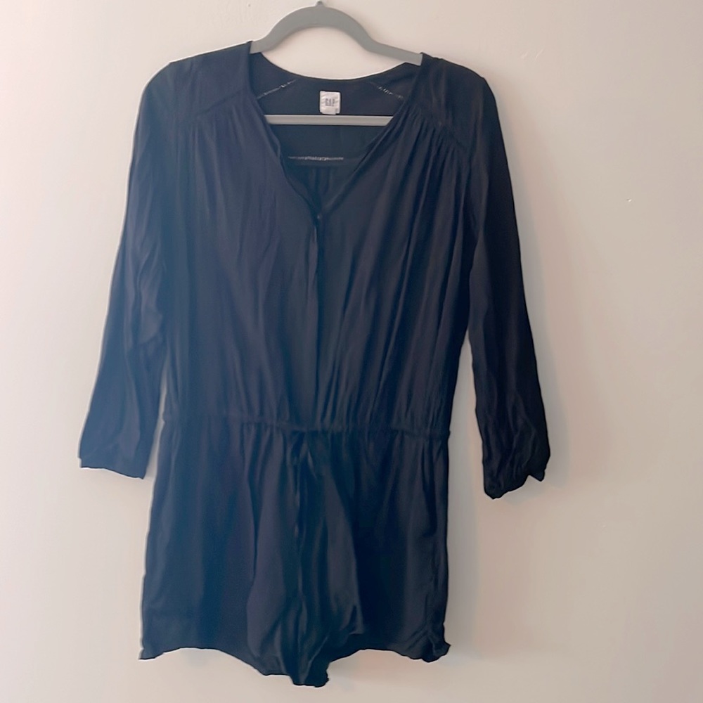 Gap long sleeve black romper with eyelet cutouts size medium buttons tie waist